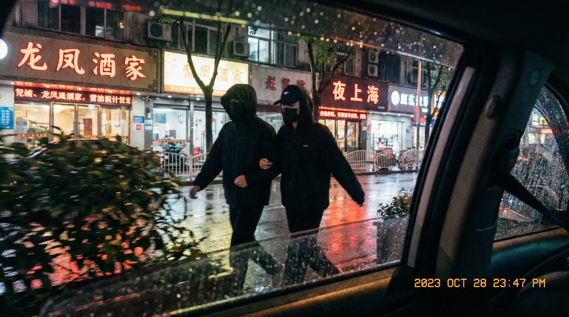 每日大赛-每日大赛在线观看::全网独家每日大赛合集 - 顶流明星深夜密会现场抓拍照片